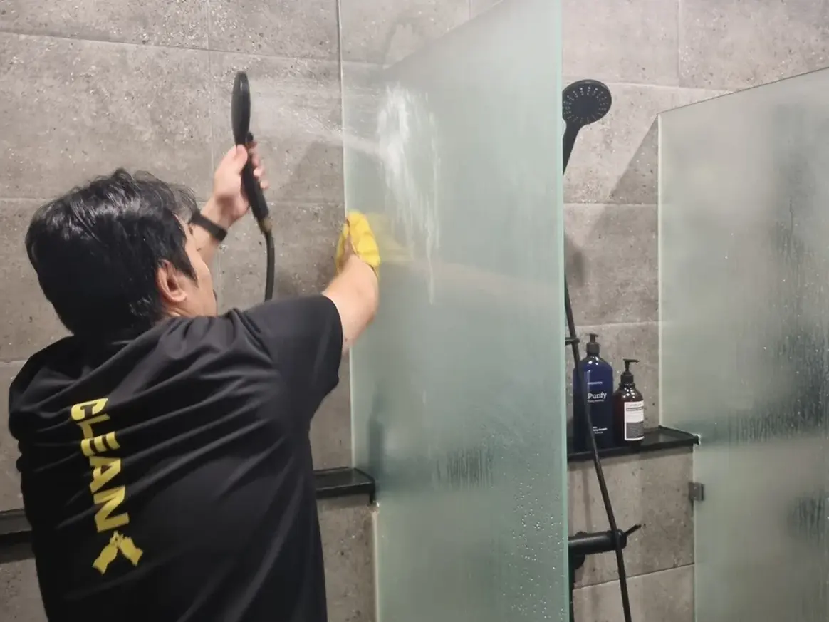 창원시 마산합포구 월남동1가 건물 세면대·파우더룸 바닥 위생청소 사례 - 행진크린