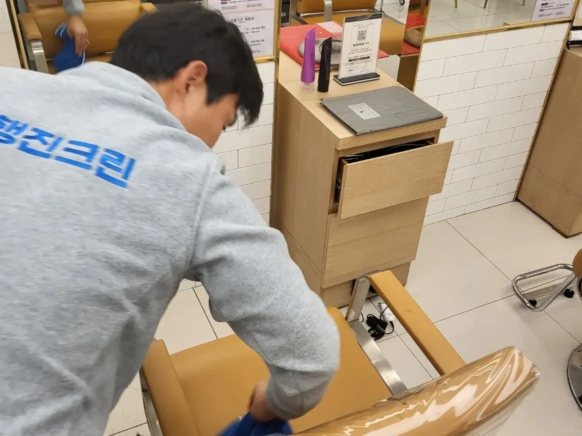 통영시 광도면 미용실 복도·대기 동선 야간 위생청소 사례 - 행진크린