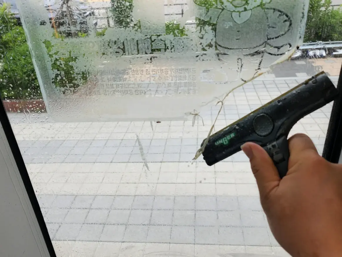거제시 동부면 현장 유리·새시 장비 주변 정밀 위생청소 사례 - 행진크린