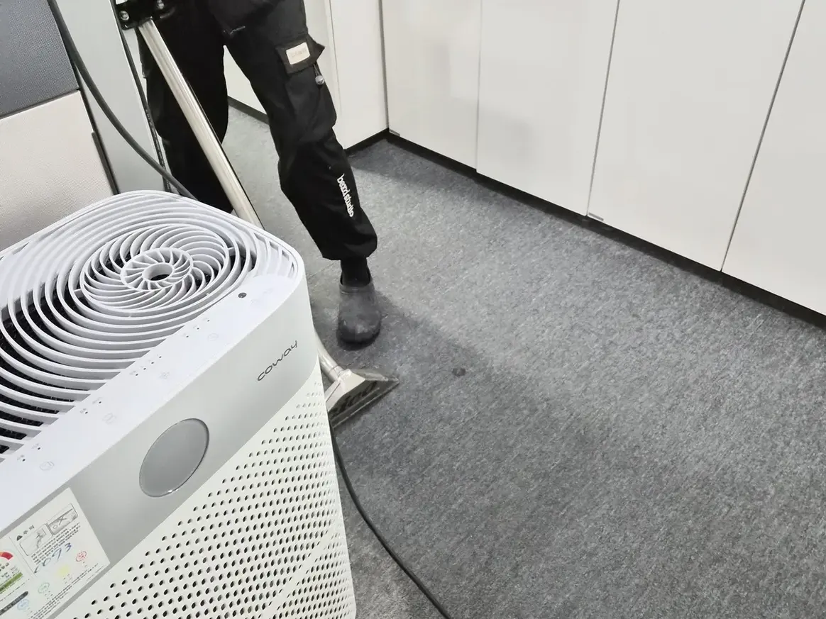 거제시 상동동 사업장 로비·복도 카페트 바닥 위생청소 사례 - 행진크린