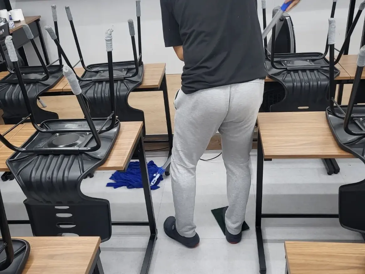 창원시 진해구 숭인동 사업장 로비·응접실 바닥 위생청소 사례 - 행진크린